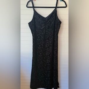 Rachel Zoe Y2K black velvet brocade pull on cocktail midi dress. Size Large